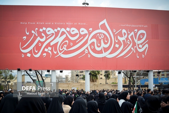 حضور مردم سوگوار شیراز در پی شهادت حضرت آیت الله خامنه ای (ره)