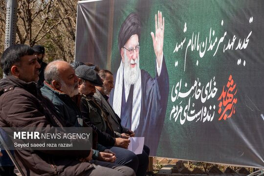 تجمع هنرمندان در وداع با رهبر شهید انقلاب و تجدید عهد با آرمان های انقلاب اسلامی با حضور هنرمندان در پارک هنرمندان برگزار شد.