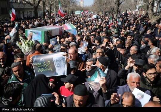 ظهر امروز و بعد از مراسم نماز جمعه و همزمان با سراسر کشور مراسم راهپیمایی و تشییع شهدای حملات وحشیانه امریکایی صهیونیستی به کشور در همدان برگزار شد.