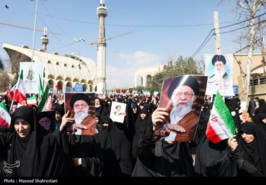 مردم تهران، پس از برگزاری اقامه نماز عبادی و سیاسی جمعه با برگزاری راهپیمایی ضمن محکومیت حملات آمریکایی و صهینویستی بر انتقام سخت از دشمن صهینویستی تاکید کردند.