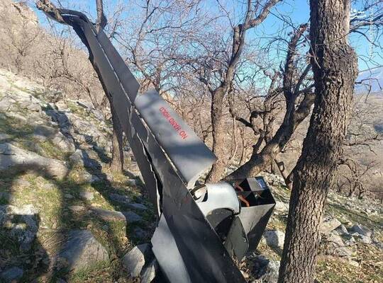 یک فروند از پهپادهای ارتش رژیم صهیونیستی در شهرستان اندیکا واقع در شرق استان خوزستان بدست رزمندگان پدافندی نیروهای مسلح ایران کشف و منهدم شد.