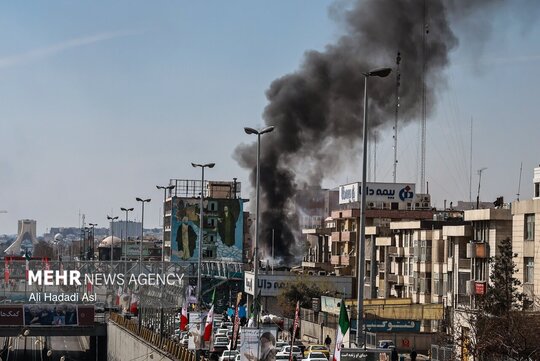 در پی حملات متجاوزانه دولت آمریکا و رژیم صهیونیستی ظهر روز شنبه کارخانه و نمایندگی ایران خودرو در غرب تهران مورد اصابت موشک قرار گرفته و تعدادی از شهروندان تهرانی و کارمندان ایران خودرو را زخمی کرد.


