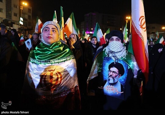 مراسم بزرگداشت هفتمین روز شهادت رهبر فقید انقلاب اسلامی با حضور گسترده و وحدت‌آفرین شهروندان و ادای احترام به رهبر کبیر اسلام و شهیدان در میدان انقلاب تهران برگزار شد.