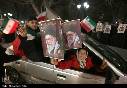 شادی مردم همدان پس از اعلام رهبری آیت الله سیدمجتبی خامنه‌ای
