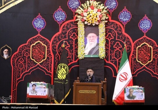 مراسم احیای شب قدر 19 ماه مبارک رمضان همزمان با سراسر کشور در حرم مطهر حضرت معصومه (س) با حضور مردم مومن و ولایتمدار برگزار شد.