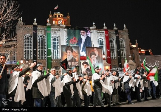 میدان ساعت تبریز همزمان با اولین شب قدر و همچون شب‌های گذشته میزبان سیل عظیم مردم این شهر بود.