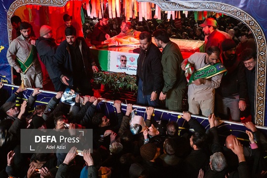 آئین وداع با شهدای والامقام سردار شهید اسلام سپهبد شهید محمد پاکپور فرمانده کل سپاه پاسداران انقلاب اسلامی و سرهنگ پاسدار وحید هاشمی، با حضور باشکوه مردم شهید پرور و خانواده‌های معظم شهدا در میدان شهدای اراک برگزار شد.