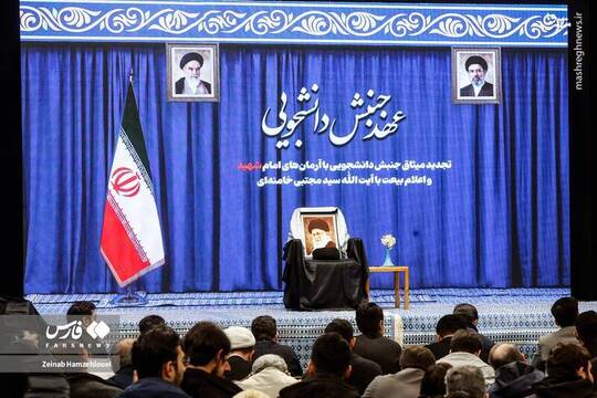 مراسم تجدید میثاق جنبش دانشجویی با آرمان‌های امام شهید و اعلام بیعت با آیت الله سید مجتبی خامنه ای با حضور مسئولین آموزشی روز یکشنبه در دانشگاه تهران برگزار شد.