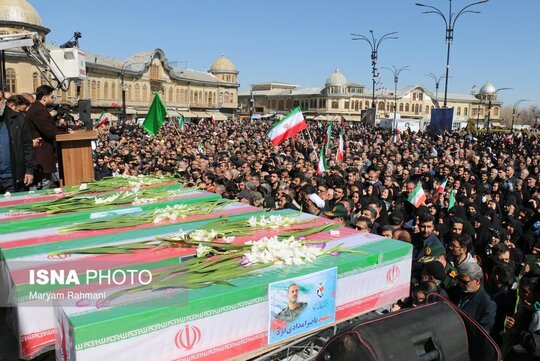 پیکر ۵ شهید حملات آمریکایی صهیونیستی عصر روز سه شنبه با حضور مسئولان و اقشار مختلف مردم همدان برگزار شد.