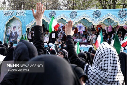 تجمع بزرگ «هم‌عهدی‌ نوجوانان» با هدف بیعت نوجوانان تهرانی با رهبر معظم انقلاب اسلامی حضرت آیت‌الله سید مجتبی خامنه‌ای (مدظله‌العالی) روز ۲۸ اسفند برگزار شد.