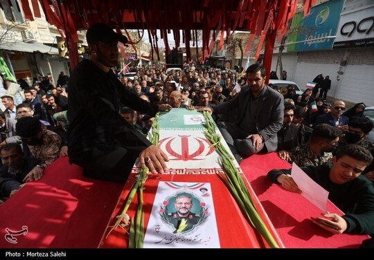 فرمانده مجاهد بسیج کشور سردار سرلشگر حاج غلامرضا سلیمانی که در حمله جرثومه صهیونیستی به شهادت رسیده بود، امروز در شهر فارسان استان چهارمحال و بختیاری تشییع و در کنار همرزمان شهید خود به خاک سپرده شد.