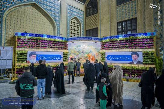 گل‌آرایی‌های حرم رضوی با رنگ‌ و بوی رهبر شهیدمان