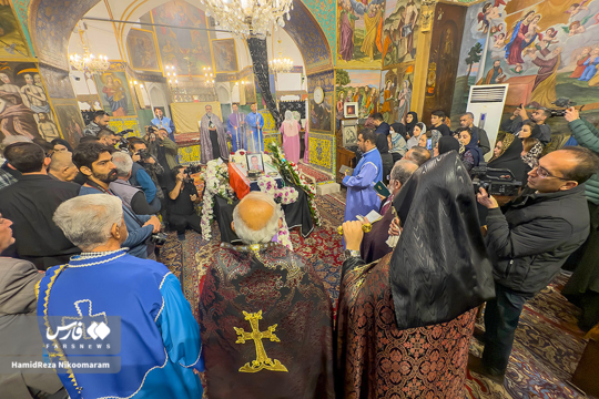 مراسم تشییع معنوی شهید آوانس سیمونیان، اولین شهید مسیحی جنگ رمضان در کلیسای مریم مقدس اصفهان برگزار شد.