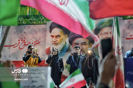 تجمع انقلابی در میدان امام(ره) همدان