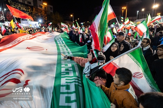 حضور پرشور تهرانی ها در میادین شهر