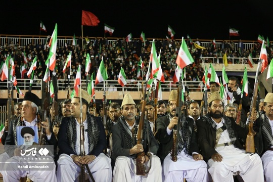 مردم کرمان امشب و در چهلمین روز شهادت قائد امت، در ورزشگاه شهید باهنر گرد هم جمع شدند و به سوگ حماسی پرداختند.