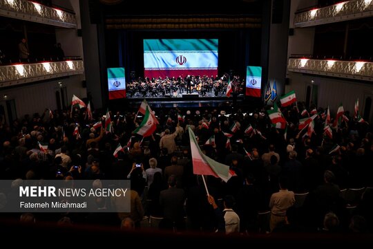آئین سوگ شهادت «امین ملت ایران» به یاد رهبر حکیم و فرزانه با حضور سید عباس صالحی، وزیر فرهنگ و ارشاد اسلامی، حسین سیمایی صراف، وزیر علوم و جمعی از اصحاب فرهنگ و هنر روز یکشنبه در تالار وحدت برگزار شد.
