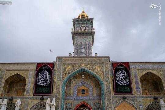 به مناسبت فرا رسیدن ایام شهادت امام جعفر صادق علیه‌السلام کتیبه‌های سیاه در حرم مطهر امیرالمومنین در نجف اشرف نصب شد.