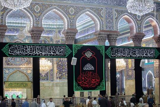 نصب کتیبه‌های شهادت امام صادق در حرم سیدالشهدا
