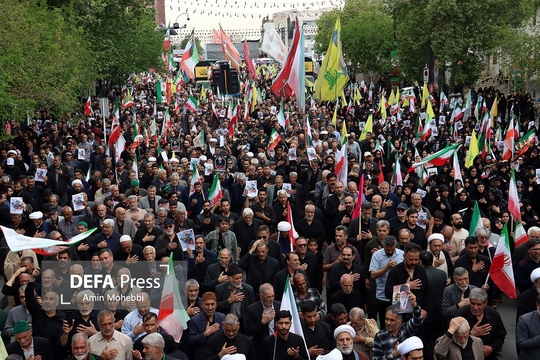 اجتماع بزرگ صادقیون همزمان با سالروز شهادت امام جعفر صادق(ع) روز سه شنبه با حضور پرشور مردم مشهد در میدان شهدای این شهر برپا شد.