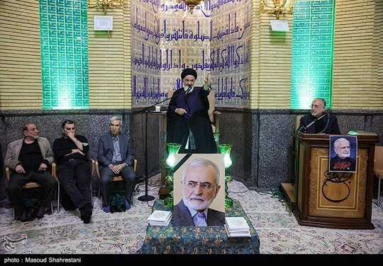 مراسم ترحیم شهید کمال خرازی عصر جمعه 28 فروردین با حضور چهرهای سیاسی، فرهنگی و اقشار مختلف مردم در مسجد جامع الغدیر تهران برگزار شد.