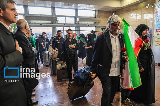 ۲۵۰ نفر از اعضای خانواده های شهدای دانش آموز مدرسه شجره طیبه میناب،  به منظور زیارت بارگاه منور رضوی وارد مشهد شدند.