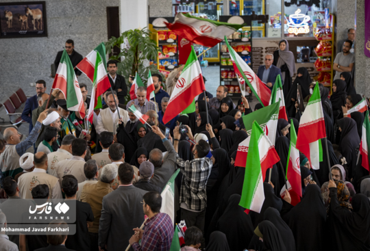 کاروان «زیر سایه خورشید» امروز به استان سمنان رسید و مردم با دل‌هایی پر از ارادت، به استقبال خدام امام رضا(ع) آمدند؛ حضور این کاروان، حال‌وهوای شهر را عطرآگین و دل‌ها را به حرم نزدیک‌تر کرد.