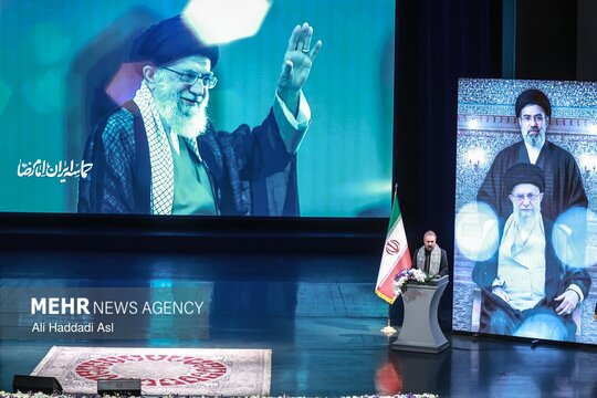 گردهمایی باشکوه خادمان فرهنگ رضوی و پاسداشت رهبر شهید با عنوان حماسه ایران امام رضا (علیه السلام) بعد از ظهردسه شنبه با حضور و سخنرانی سید عباس صالحی وزیر فرهنگ و ارشاد اسلامی در تالار وحدت برگزار شد.