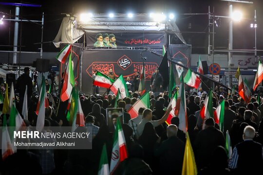 اقشار مختلف مردم برای خنثی کردن توطئه احتمالی دشمن صهیونی، همدل و هم‌صدا در میدان ونک تهران حاضر شدند.