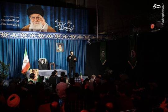 مناجات و توسل به امام زمان(عج) در سوگ رهبر شهید انقلاب با مداحی حاج مهدی رسولی در رواق کشوردوست تهران برگزار شد.