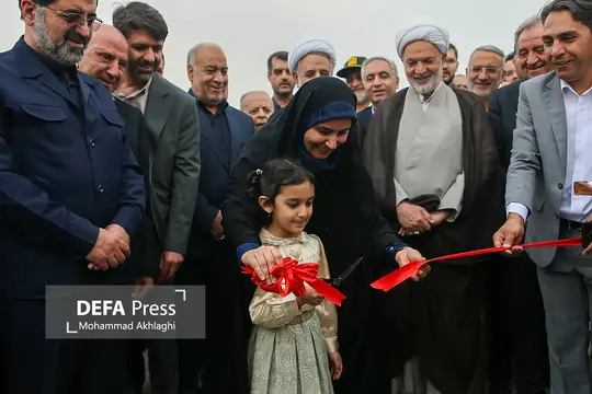 فرزانه صادق وزیر راه و شهرسازی، صبح امروز در سفر خود به قم فاز نخست کنار گذر آزادراه شهید سلیمانی به طول ۱۲.۵ کیلومتر را افتتاح کرد.