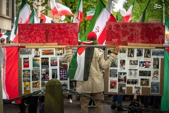 وطن پرستان مقیم بروکسل بلژیک در حمایت از کشورشان دست به تجمع زدند و پرچم ایران را به اهزاز درآوردند.
