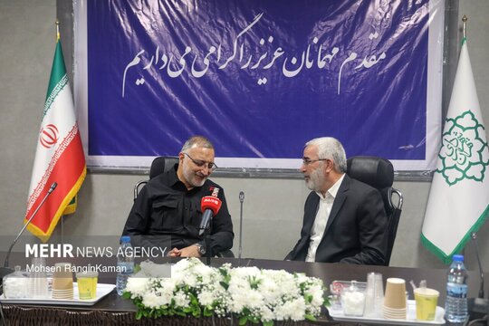 تولیت آستان مقدس علوی با حضور در ایران با علیرضا زاکانی و خانواده‌های آسیب‌دیده در جنگ رمضان دیدار کرد.
