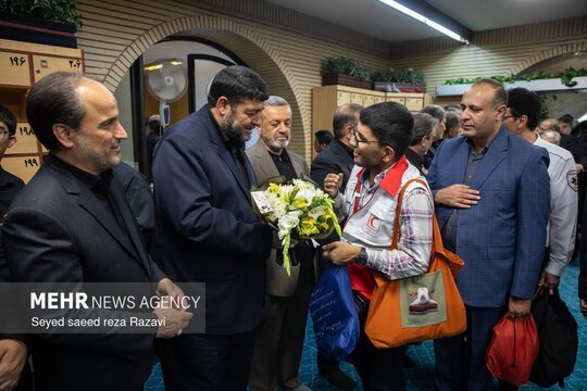 مراسم بزرگداشت مرحومه سکینه معارف وند والده مکرمه پیرحسین کولیوند رئیس سازمان جمعیت هلال احمر با حضور مقامات لشکری و کشوری در مسجد بلال سازمان صدا و سیما برگزار شد.