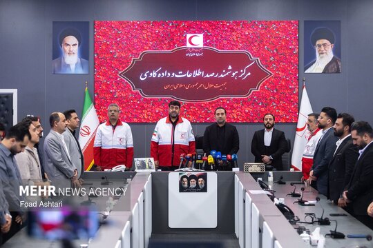 دیدار رئیس جمعیت هلال احمر با معلمان داوطلب مدرسه هلال احمر