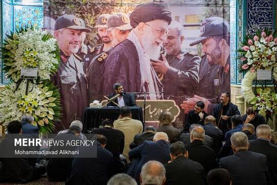 مراسم ختم سردار عباسعلی فرزندی رئیس پیشین دانشگاه عالی دفاع ملی و از جانبازان ۸ سال دفاع مقدس  در مسجد امام خمینی(ره) شهرک شهید محلاتی تهران با حضور مقامات لشکری و کشوری برگزار شد.