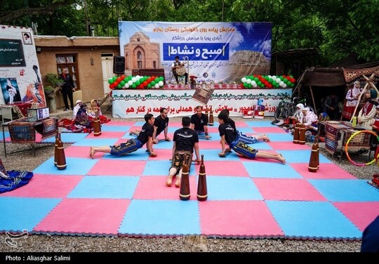 همایش ورزش در آبادی و پیاده روی خانوادگی در روستای در روستای زوارم شیروان برگزار شد