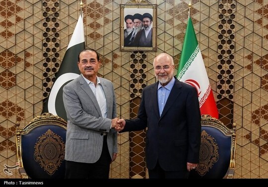 عاصم منیر فرمانده ارتش پاکستان با محمدباقر قالیباف رئیس مجلس شورای اسلامی دیدار و گفت‌وگو کرد.