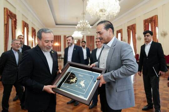 فرمانده ارتش پاکستان که عصر دیروز برای دیدار و گفت‌وگو با مقامات ایرانی به ایران سفر کرد بعدازظهر امروز تهران را ترک کرد.