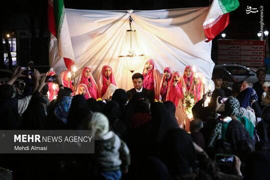 مراسم ازدواج زوج جانفدا با حضور کادر درمان، دانشگاهیان و جمعی از مردم زنجان، در موکب دانشگاه علوم پزشکی زنجان برگزار شد.