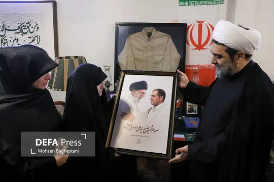 دیدار اصحاب رسانه با خانواده شهید هوایی
