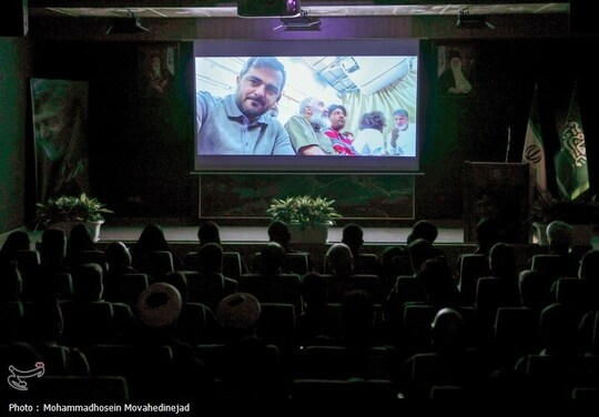 مراسم رونمایی و اکران مستند «در همسایگی مرگ» امروز در مکتب شهید حاج قاسم سلیمانی برگزار شد