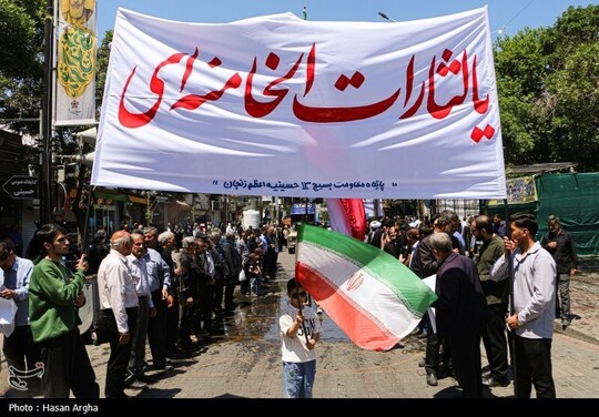 دسته عزاداری رحلت جانسوز بنیان گذار جمهوری اسلامی ایران، باحضور مردم زنجان از حسینیه اعظم زنجان تا امامزاده حضرت سید ابراهیم(ع) برگزار شد.