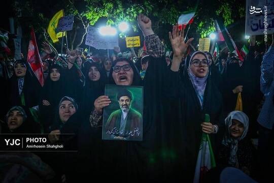 اجتماعات شبانه و خودجوش مردمی که از نخستین روزهای آغاز جنگ تحمیلی سوم علیه ایران شکل گرفت، شامگاه یکشنبه ۱۷ خردادماه ۱۴۰۵ با حضور پرشور مردم در میدان ابوذر به صدمین شب خود رسیده است.