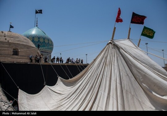 در آستانه فرا رسیدن ماه محرم الحرام، طبق سنت سال‌های گذشته خیمه عزاداری ماه محرم در صحن امام‌زاده موسی مبرقع(ع) فرزند امام جواد (ع) برپا شد.
